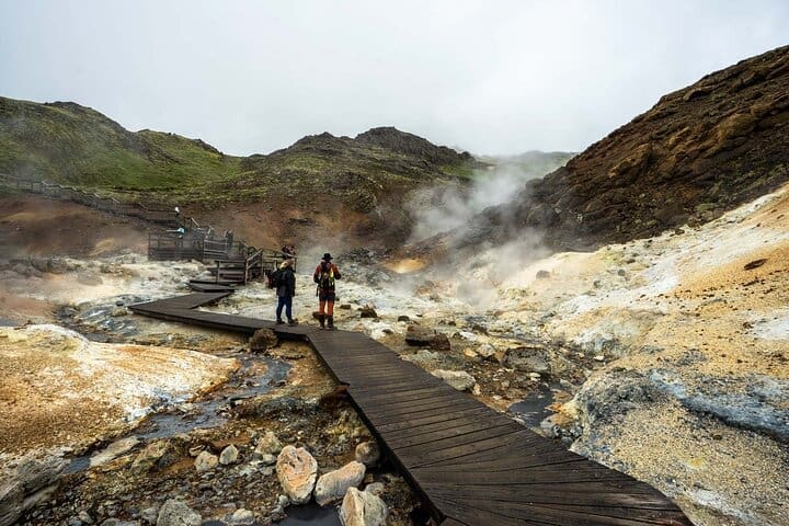 Volcano Circle Tour – Grindavík Town, Reykjanes Lava Fields and Hot Springs