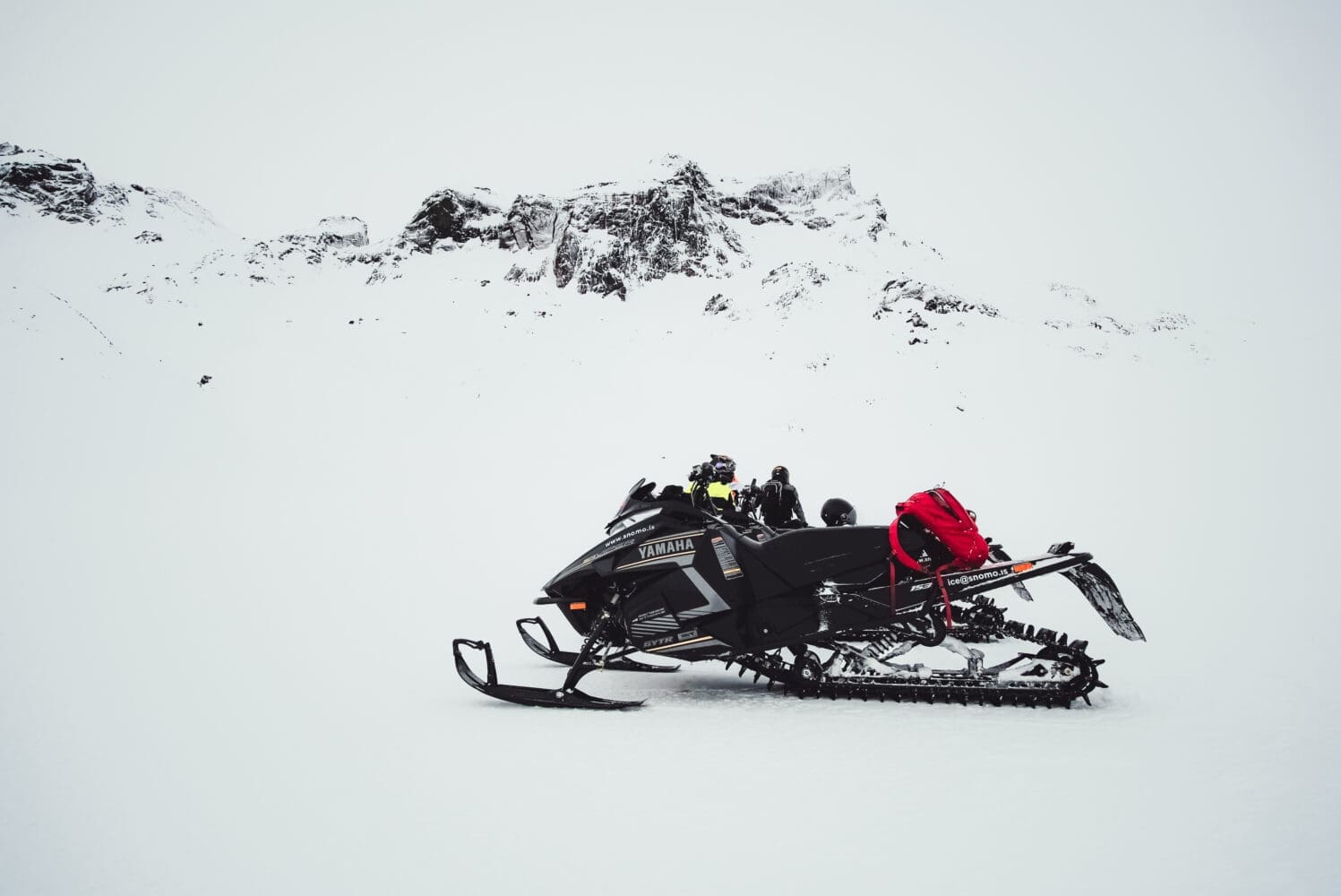 Glacier Rush – Fast pace snowmobile – SnoMo Glacier rush one hour