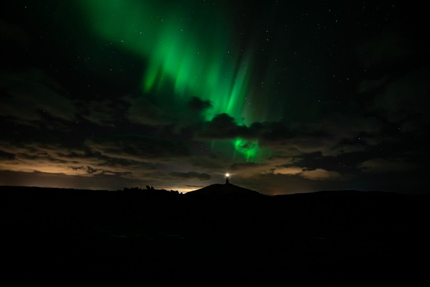 Private Northern Lights Tour – Tailor-Made with Icelandic Treats and Liquor
