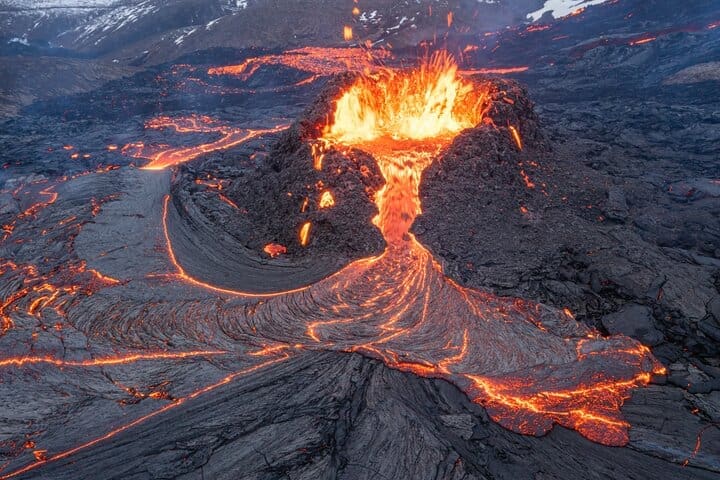 7-Hours Hiking Tour in Geldingadalir Volcanoes in Reykjanes
