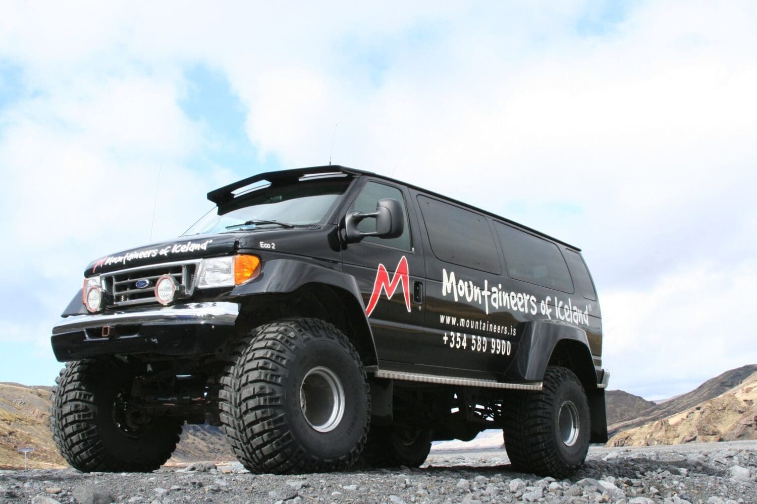 Pearl Tour – Golden Circle Super Jeep Tour & Snowmobiling