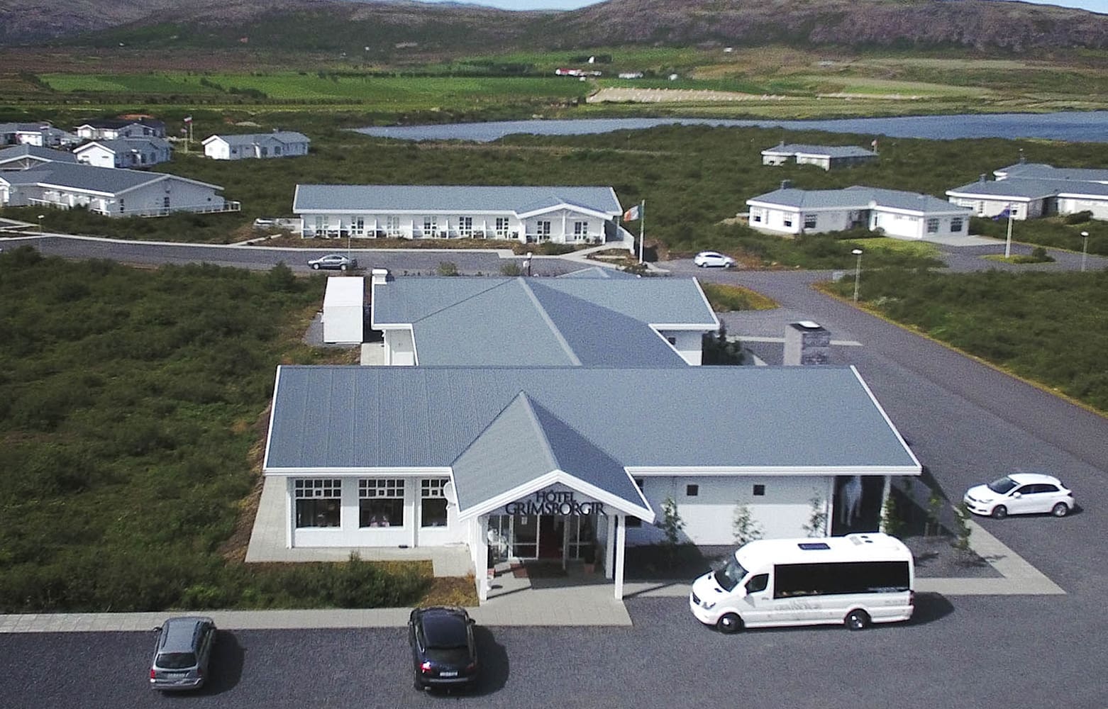 LUX 17 Luxury Private Transfers Hotel Grímsborgir to Reykjavík