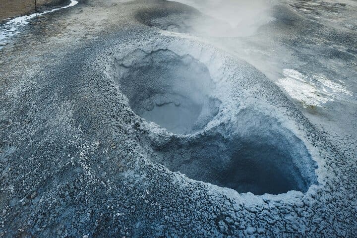 Self -Drive Tour – Hot Springs Iceland in 6 Days – 4×4 Campervan