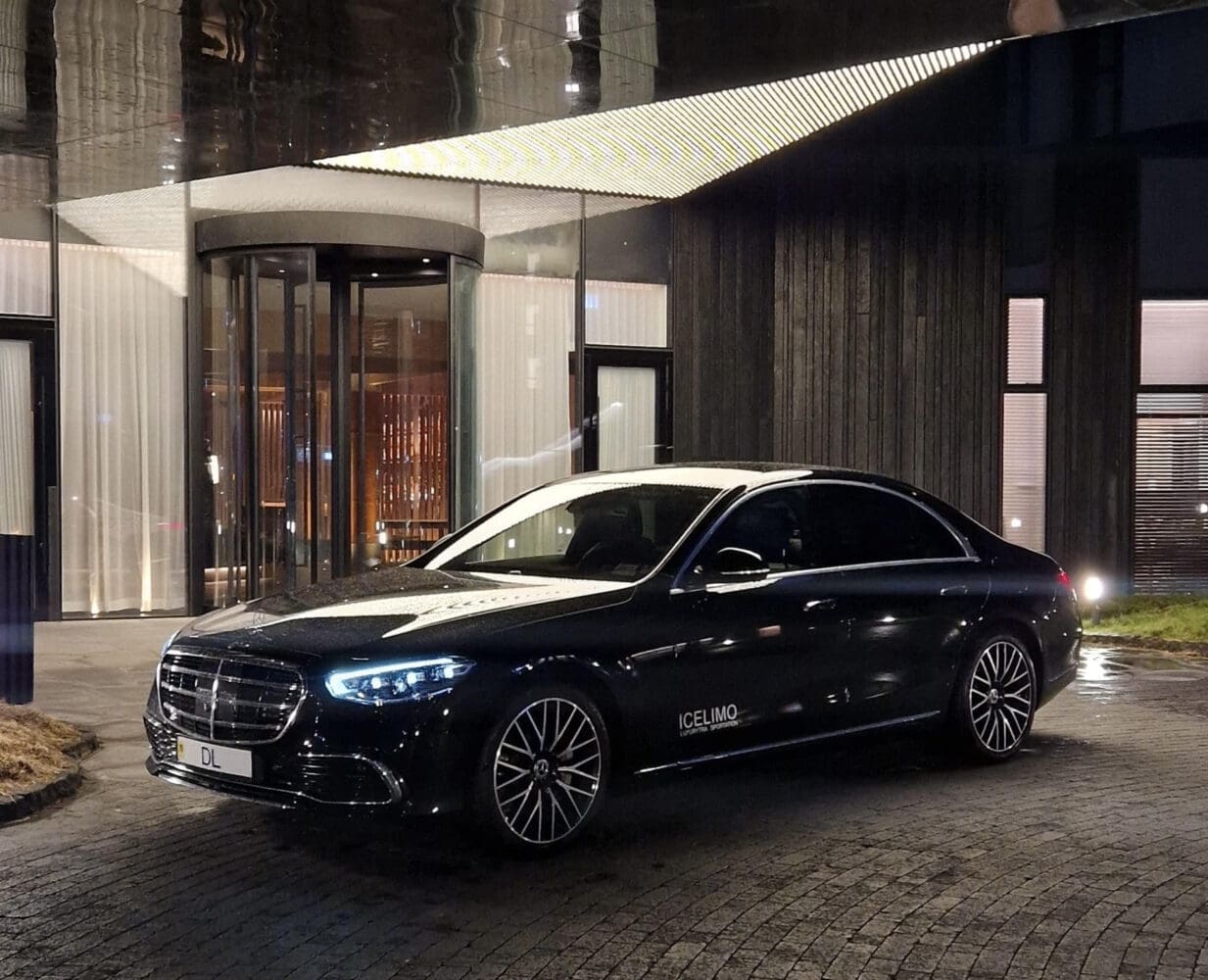 Private Transfer Keflavik Airport →  Reykjavik. VIP SEDAN 2 Pax.