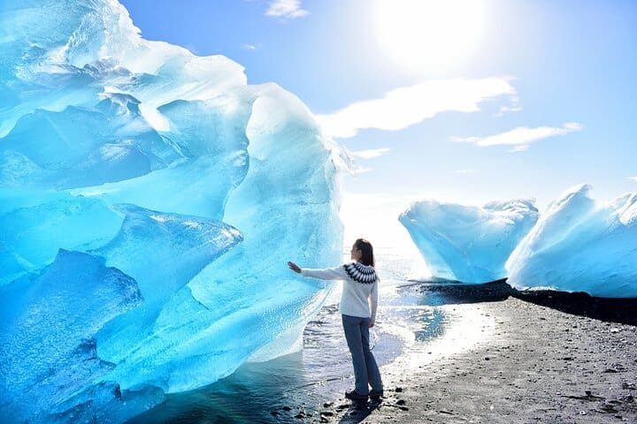 Diamond Beach, Black Sand Beach and Glacier Lagoon Day Tour guided in Chinese