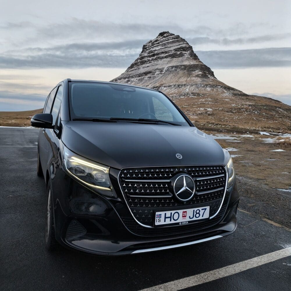 Private Transfer: Keflavik Airport → Reykjavík MPV 6 Pax (standard)