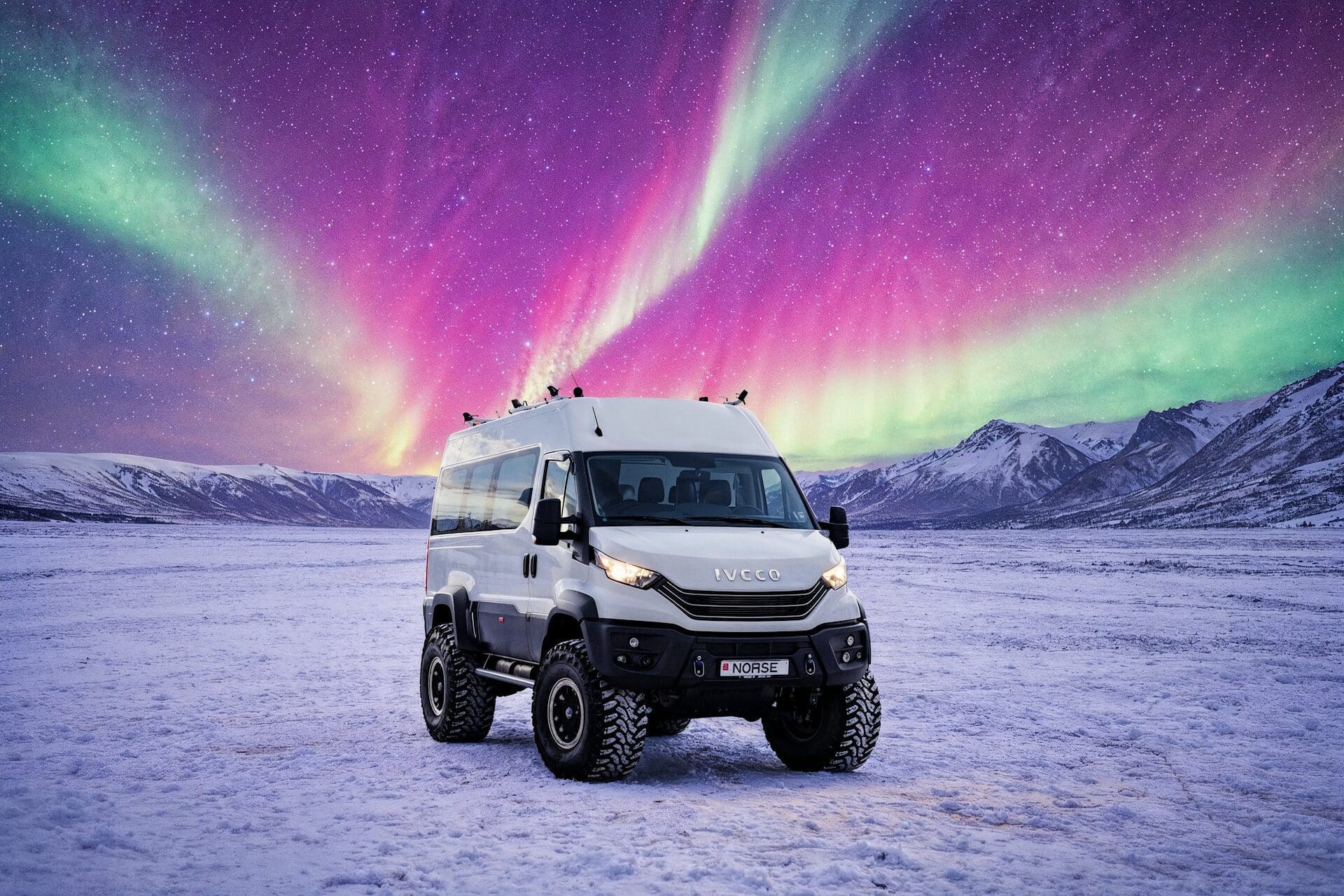 Northern Lights Jeep Tour – Icelandic Guide | Pro Photos | Hot Chocolate | Storytelling